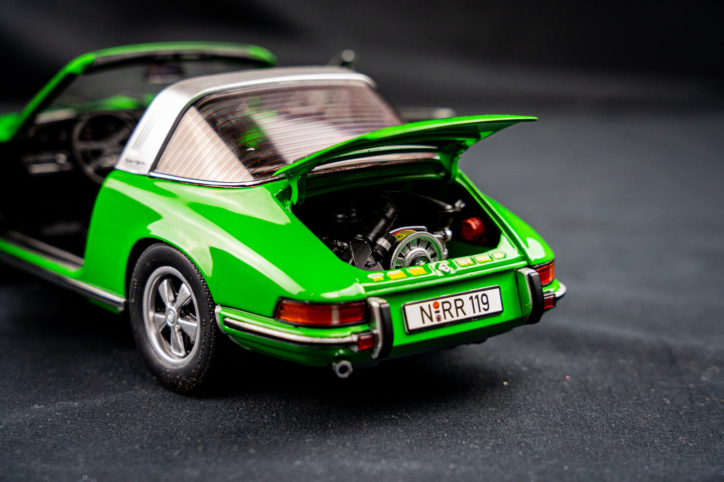 Porsche 911 S Targa viper green - Schuco 1:18