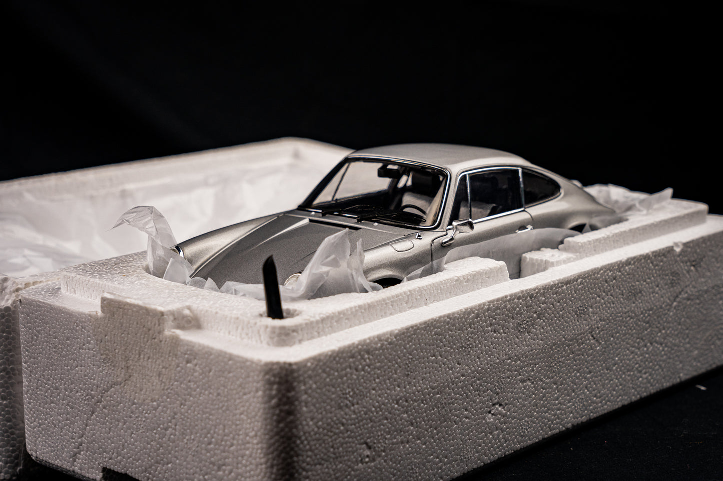 Porsche 911 S Coupe 1973 in silber - Schuco 1:18
