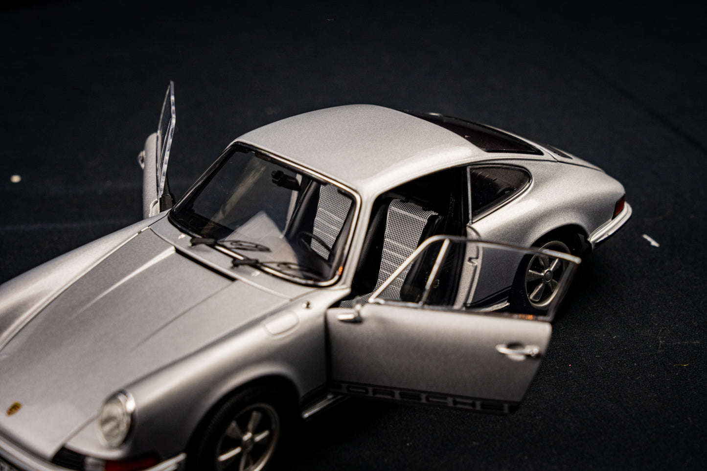Porsche 911 S Coupe 1973 in silber - Schuco 1:18