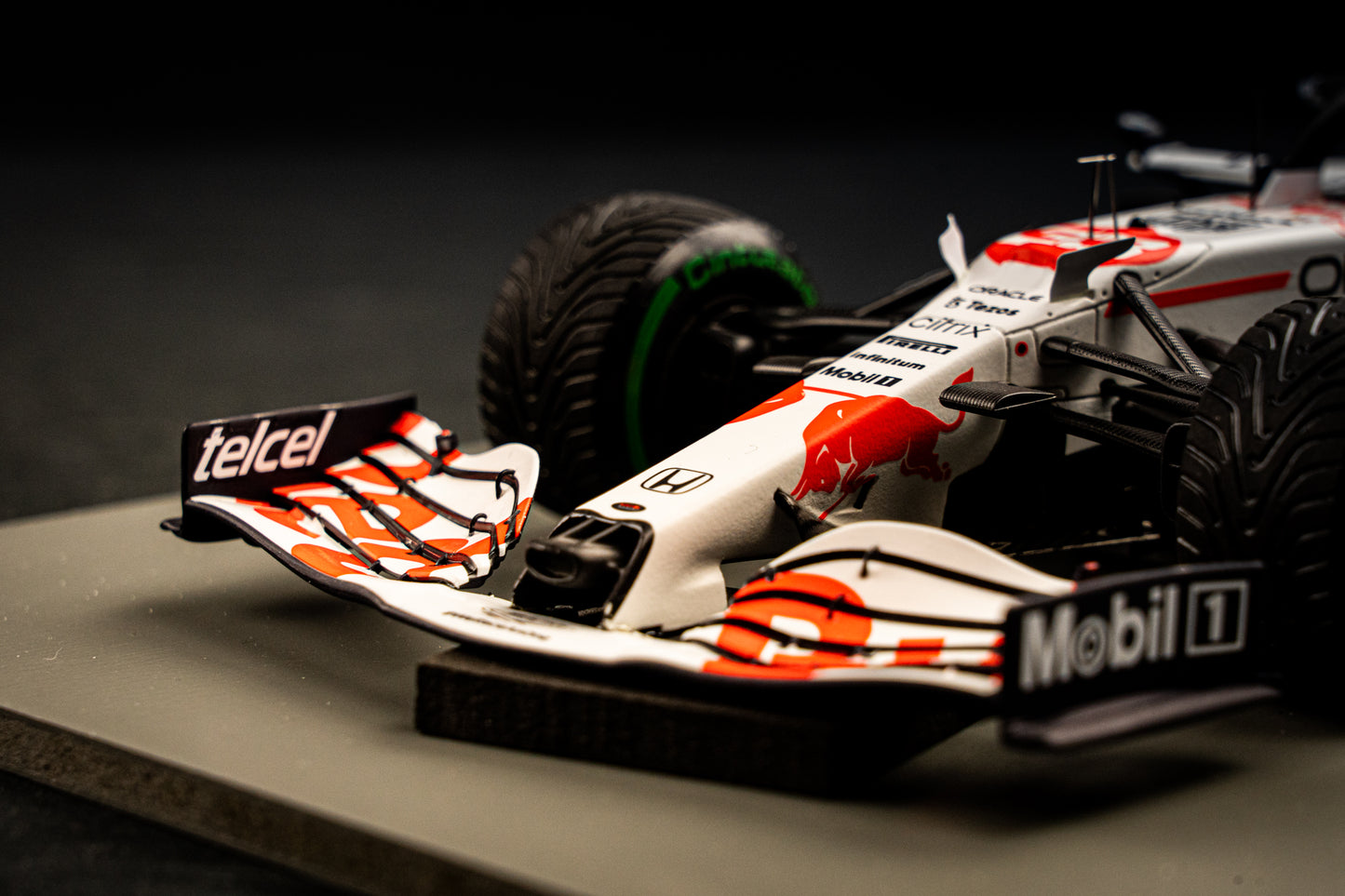Red Bull Racing RB16B WHITE - #33 Max Verstappen GP Türkei 2021 - Spark 1:18