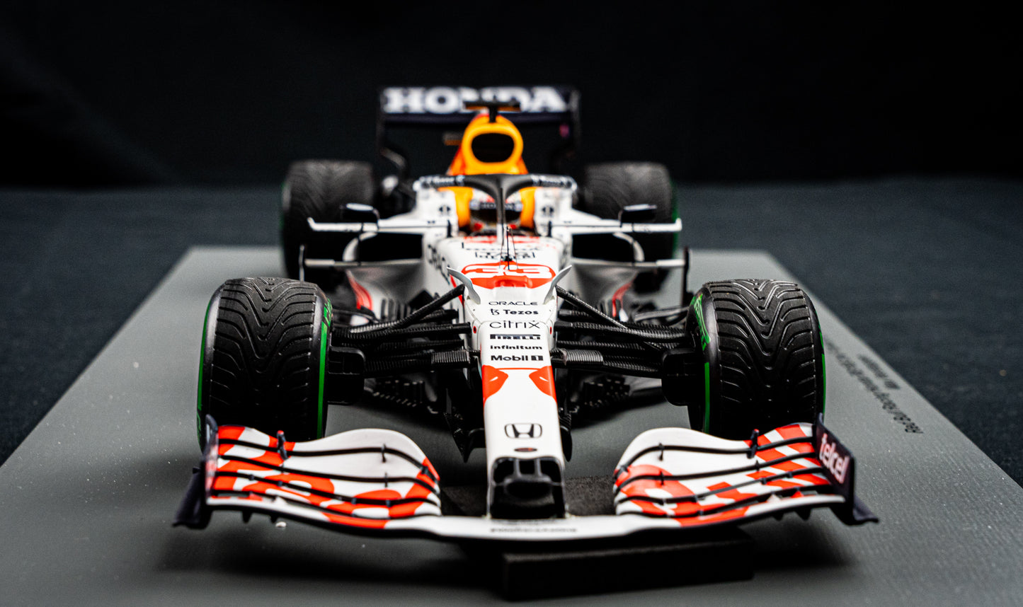 Red Bull Racing RB16B WHITE - #33 Max Verstappen GP Türkei 2021 - Spark 1:18