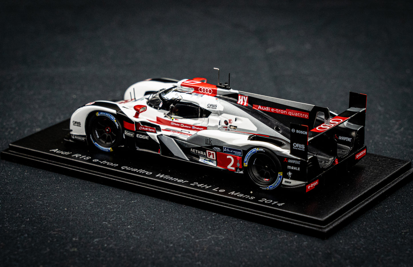 Audi R18 e-tron quattro no.2 Treluyer / Fässler / Lotterer - Sieger 24h LeMans 2014 - Spark 1:43