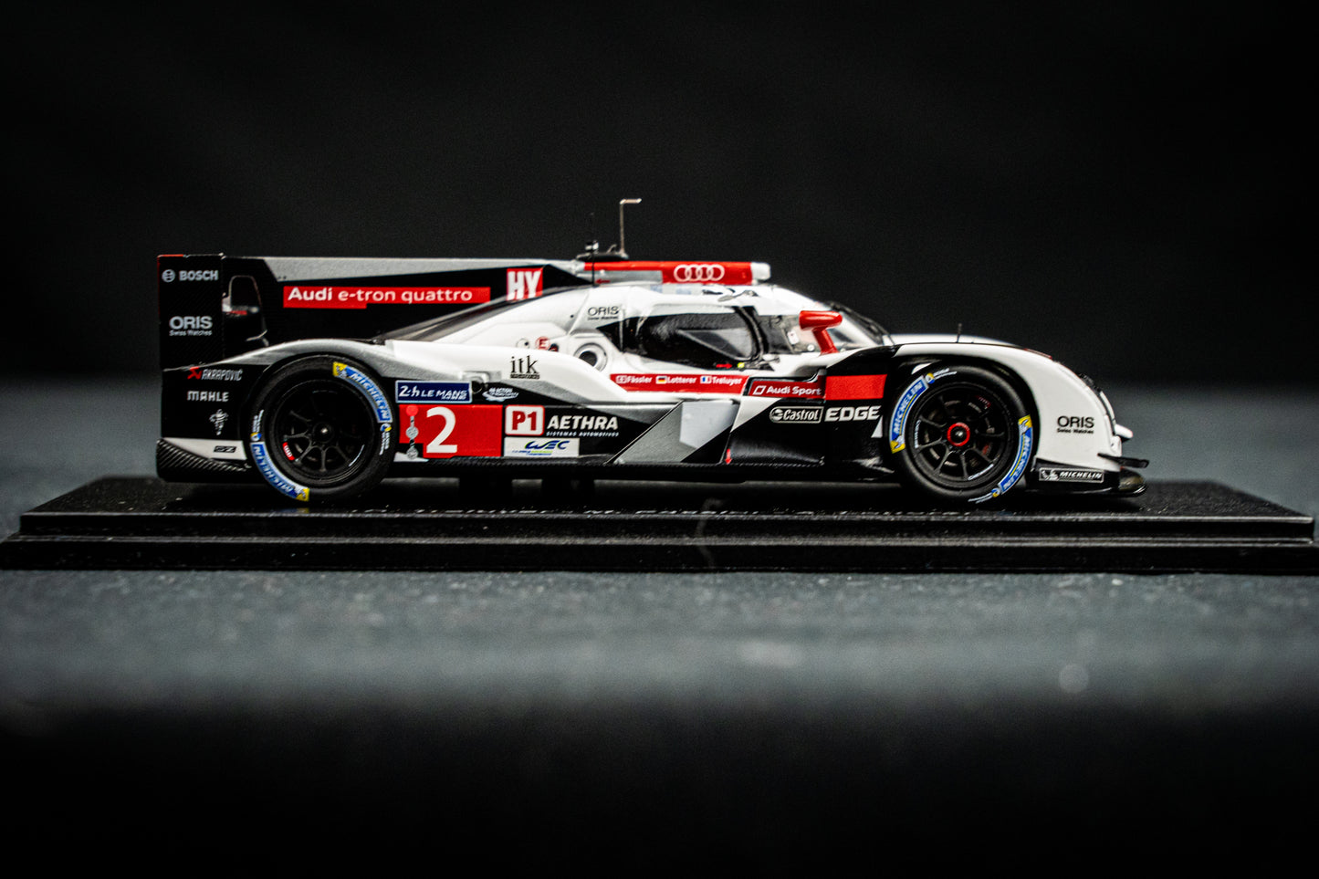 Audi R18 e-tron quattro no.2 Treluyer / Fässler / Lotterer - Sieger 24h LeMans 2014 - Spark 1:43