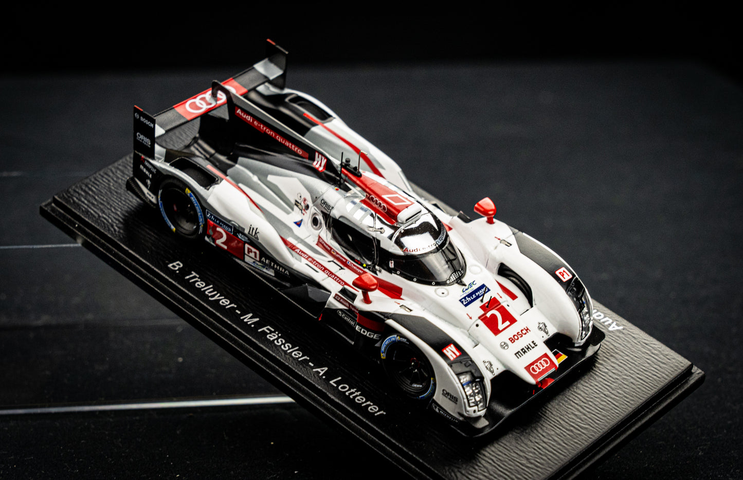 Audi R18 e-tron quattro no.2 Treluyer / Fässler / Lotterer - Sieger 24h LeMans 2014 - Spark 1:43