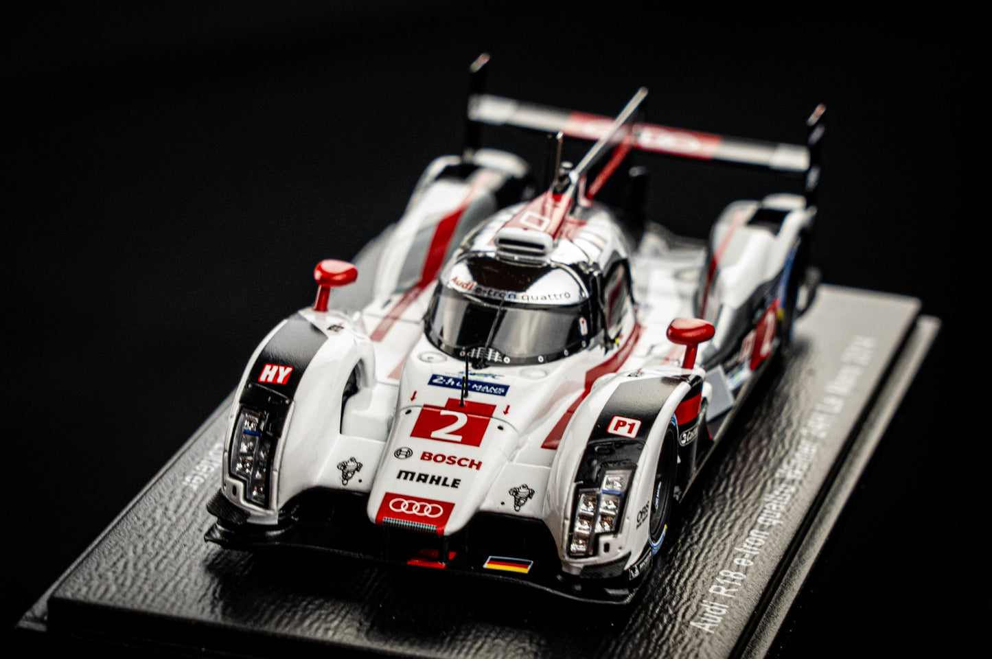 Audi R18 e-tron quattro no.2 Treluyer / Fässler / Lotterer - Sieger 24h LeMans 2014 - Spark 1:43