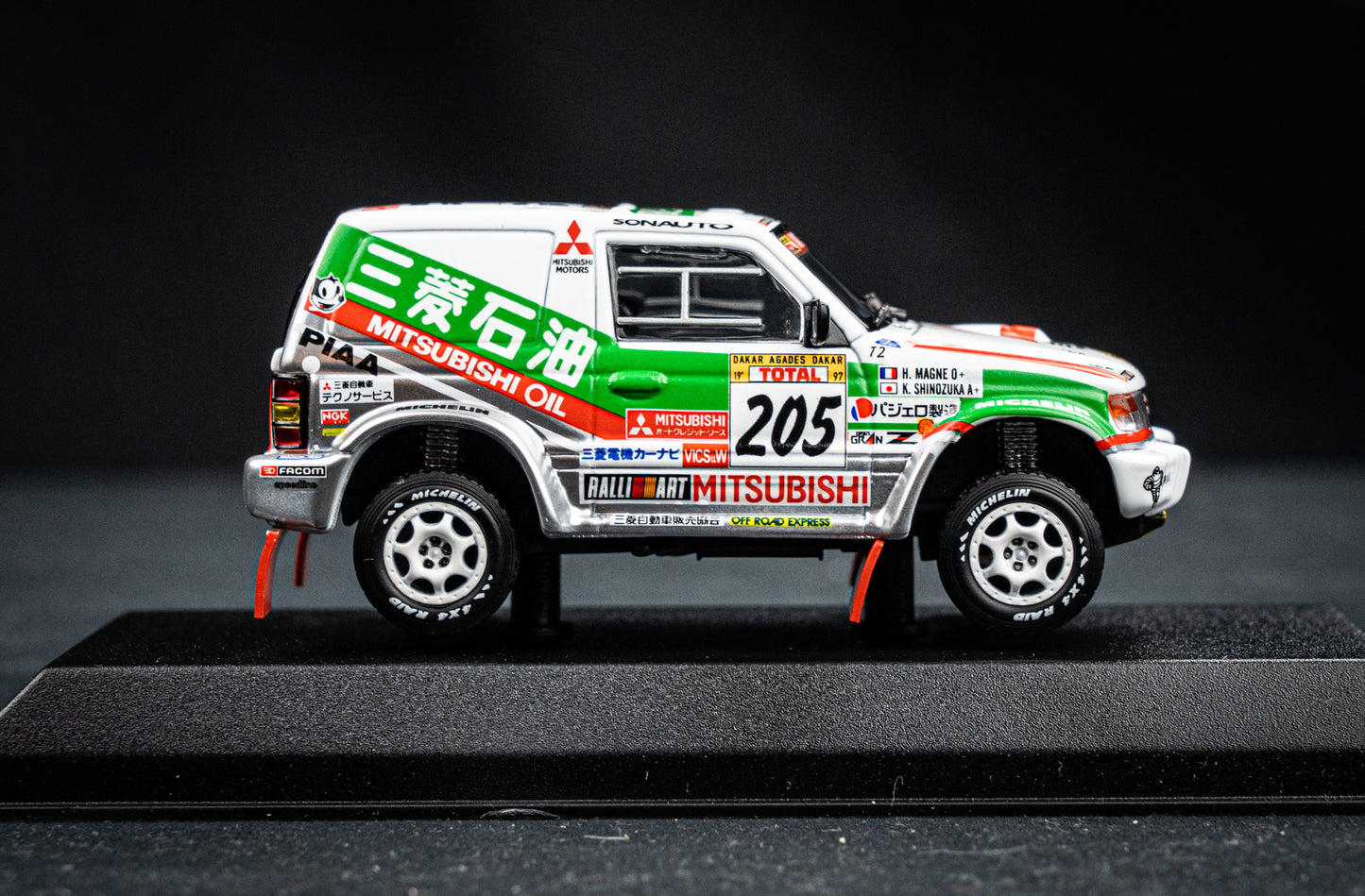 Mitsubishi Pajero #205 K. Shinozuka / H. Magne - Sieger Rallye Paris Dakar 1997 - Norev 1:43