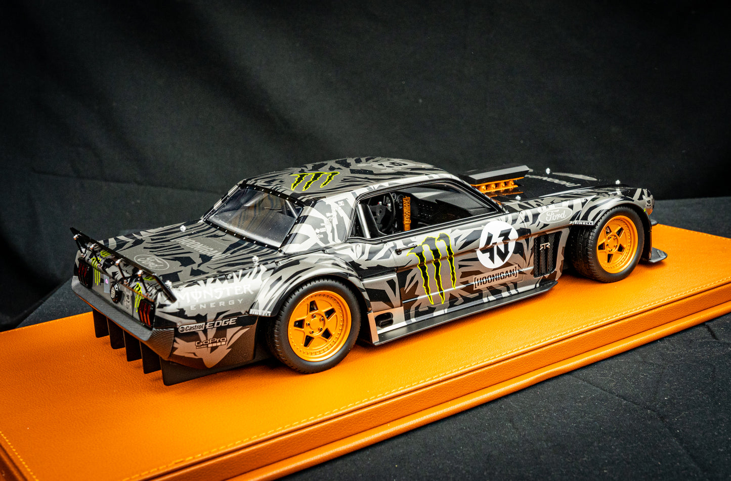 Ken Block Ford Mustang Hoonigan #43 Baujahr 1965 lim. 1/250 pcs. schwarz / grau 1:12