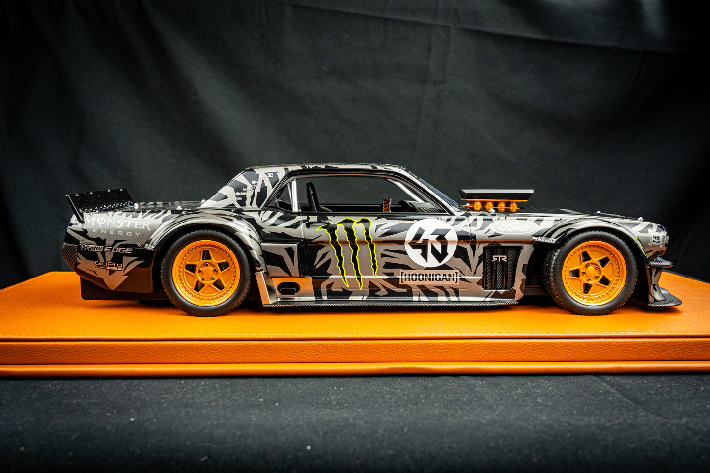 Ken Block Ford Mustang Hoonigan #43 Baujahr 1965 lim. 1/250 pcs. schwarz / grau 1:12