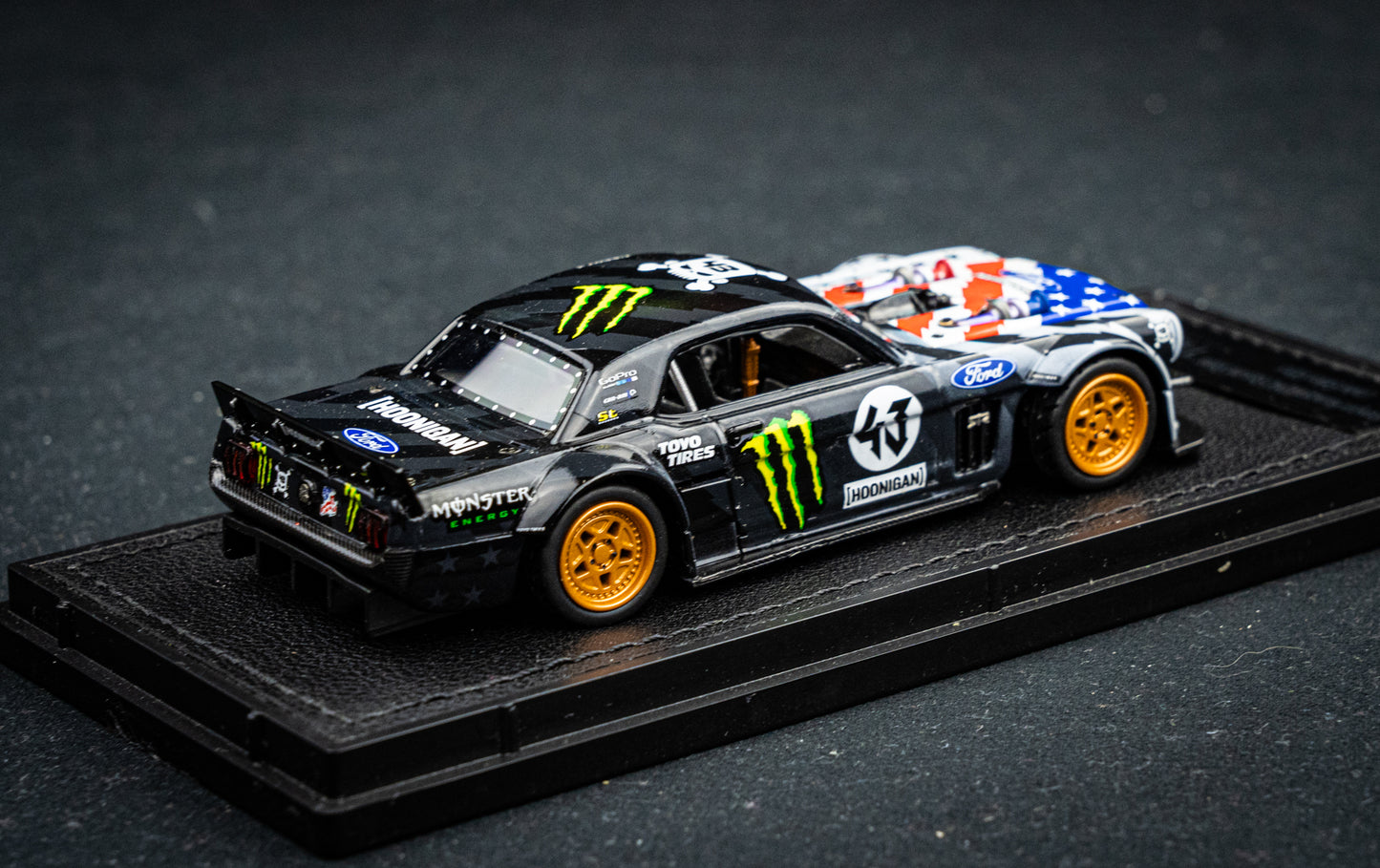 Ken Block Ford Mustang Hoonigan Hoonicorn V2 #43 Baujahr 1965 Stars & Stripes TopMarques 1:43