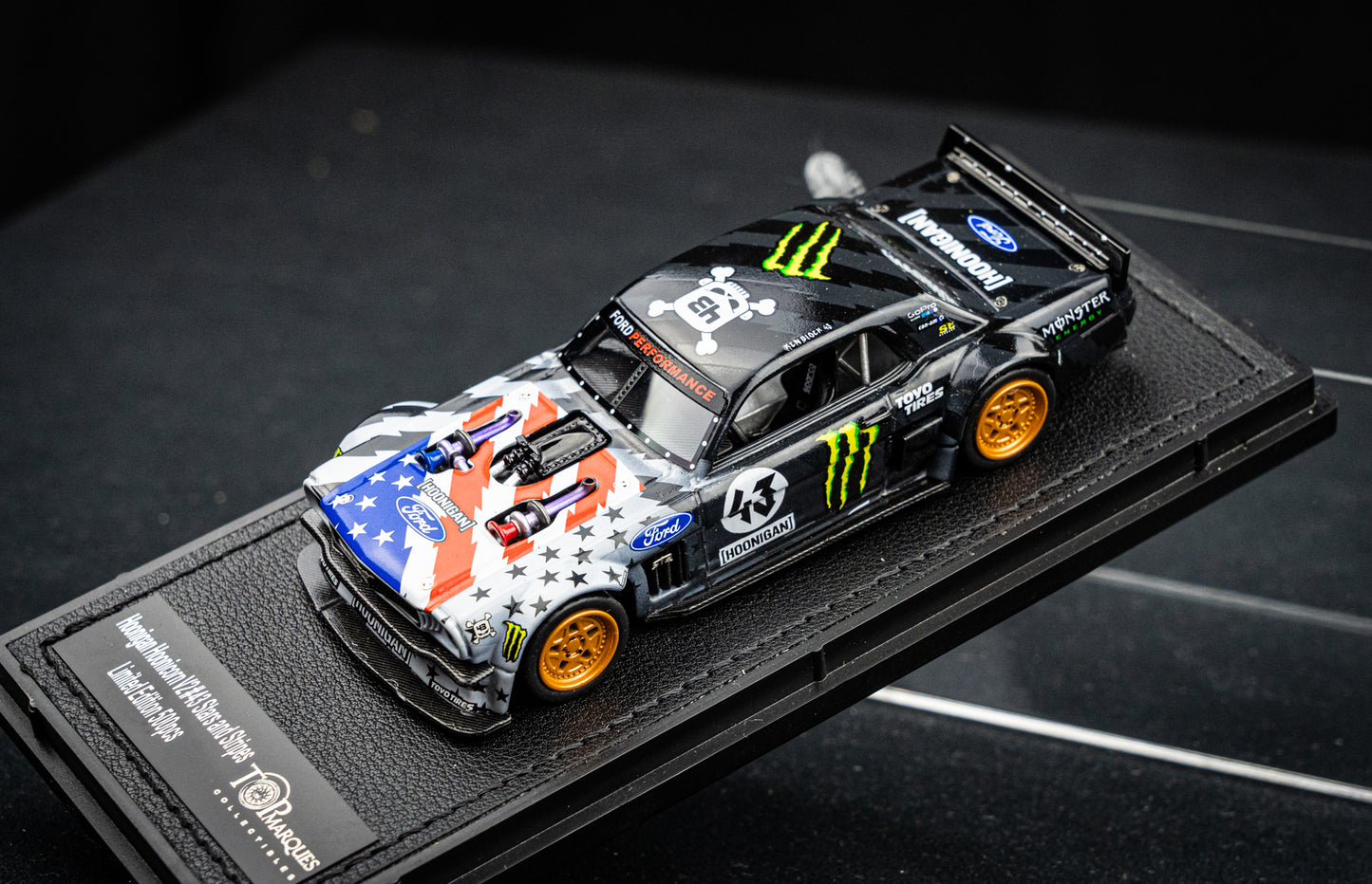 Ken Block Ford Mustang Hoonigan Hoonicorn V2 #43 Baujahr 1965 Stars & Stripes TopMarques 1:43