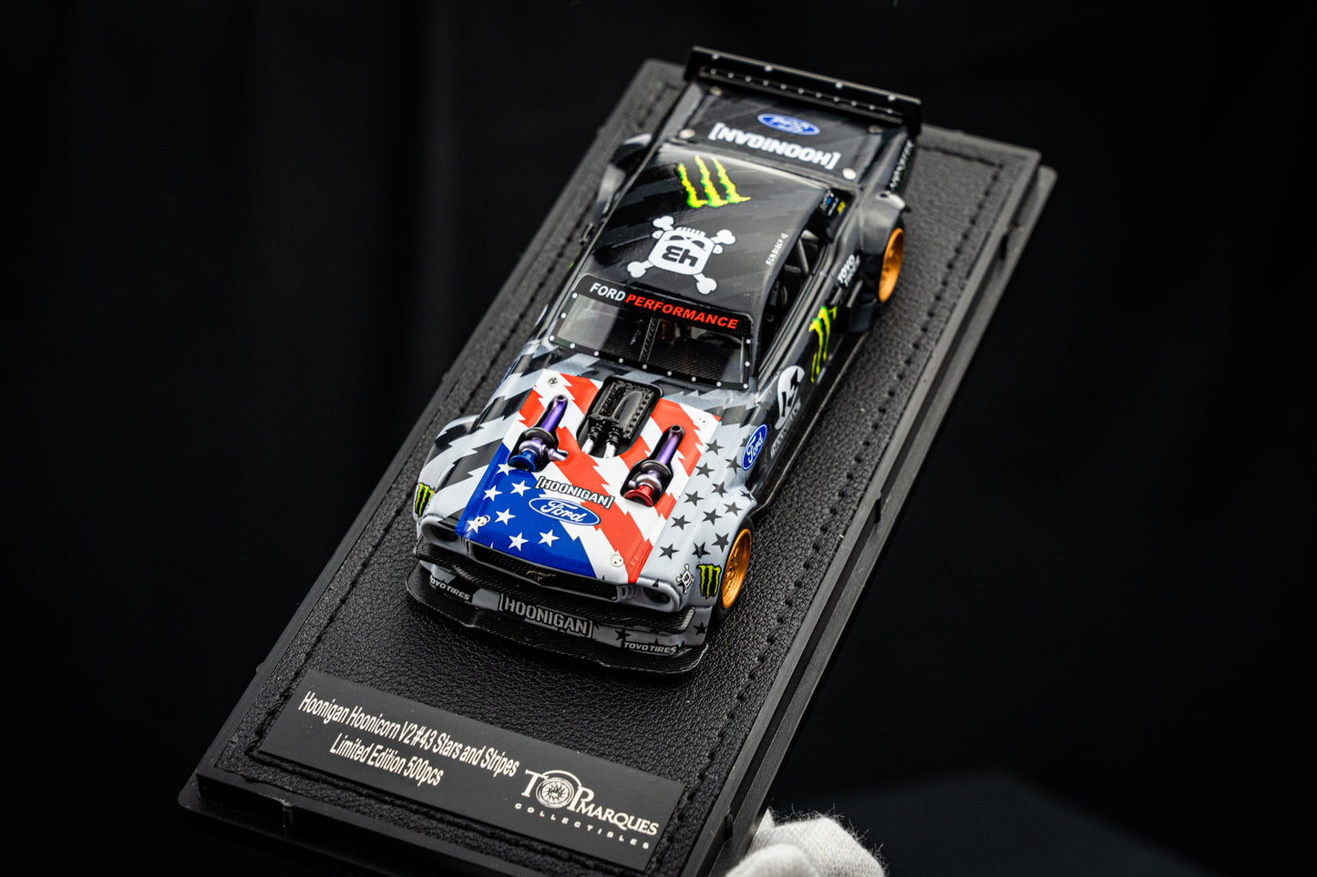 Ken Block Ford Mustang Hoonigan Hoonicorn V2 #43 Baujahr 1965 Stars & Stripes TopMarques 1:43