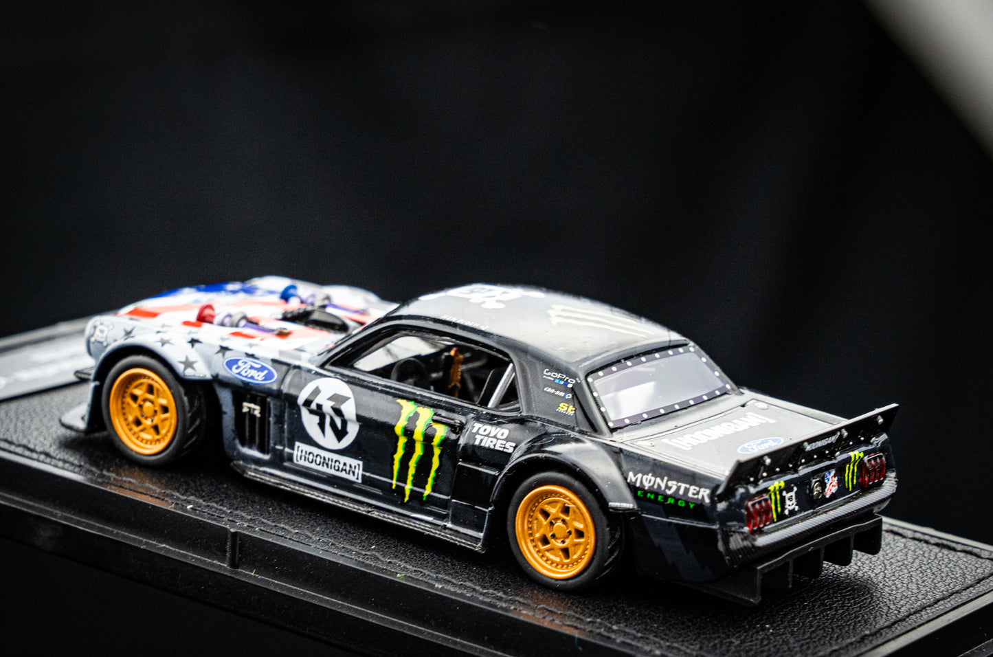 Ken Block Ford Mustang Hoonigan Hoonicorn V2 #43 Baujahr 1965 Stars & Stripes TopMarques 1:43