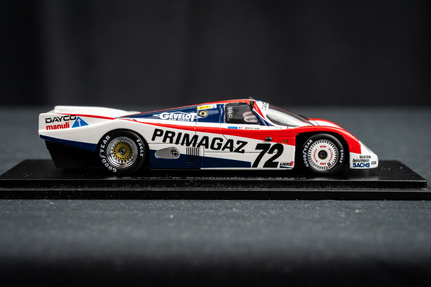 Porsche 962C #72 Yver / Belmondo / Lässig - 24h LeMans 1989 - Spark 1:43