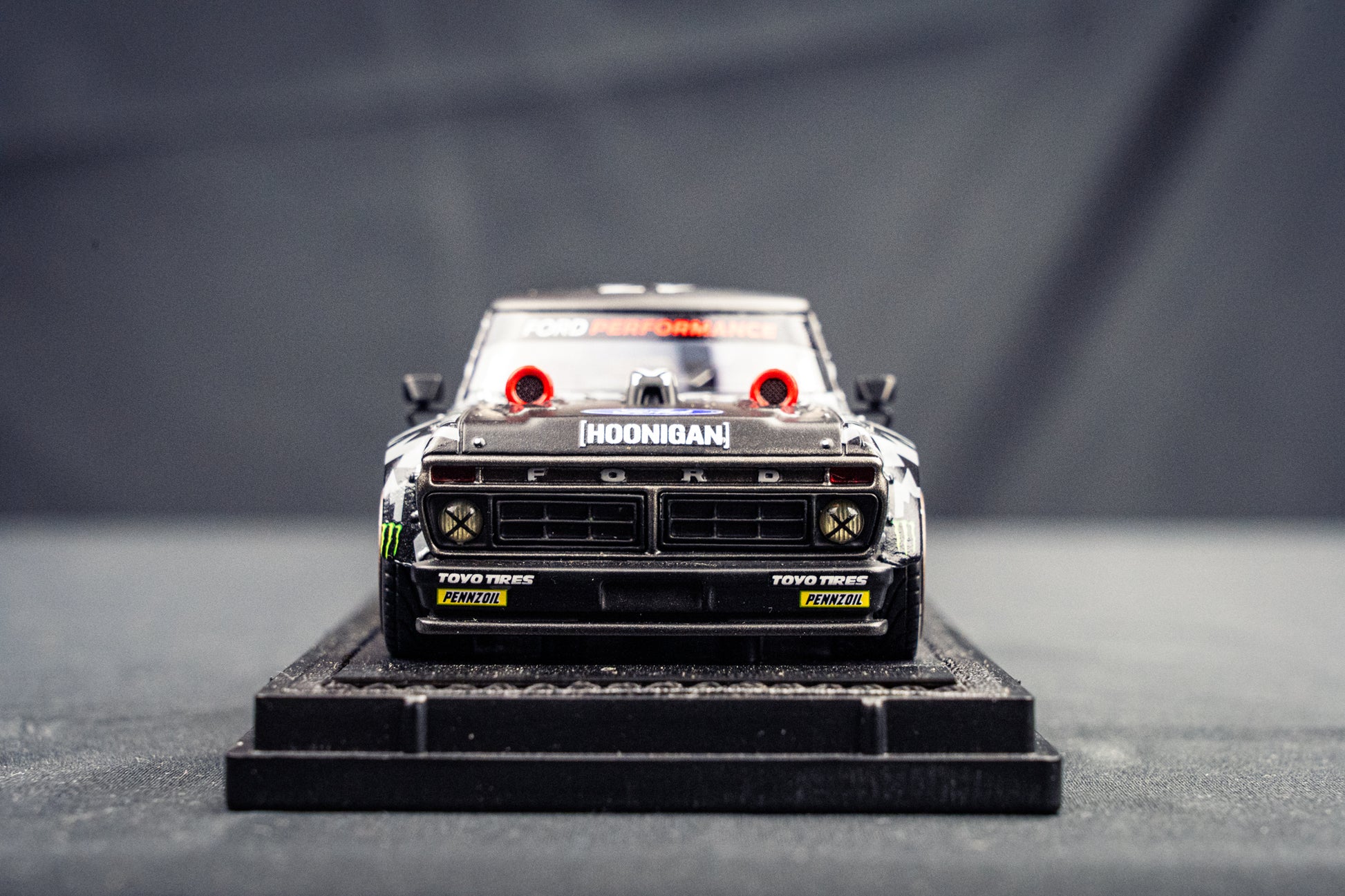 Top Marques 1:43 - Coche a escala - Ford F-150 V8 Hoonigan pick-up Top Marques 1:43 - Coche a escala - Ford F-150 V8 Hoonigan pick-up