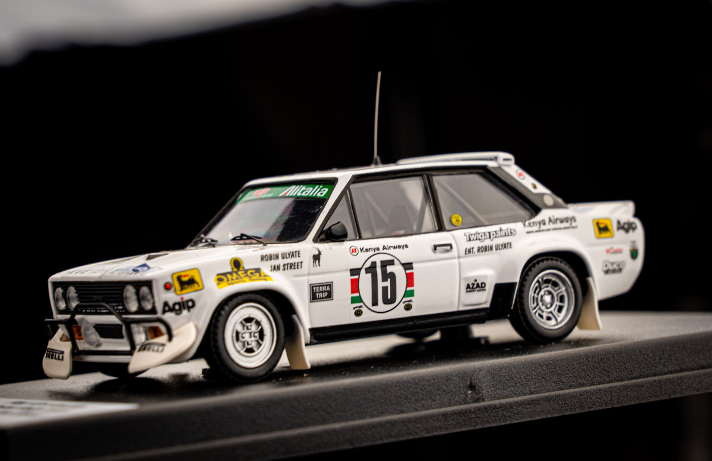 FIAT 131 Abarth lim. 150 pcs. #15 R. Ulyate / I. Street - P14 Safari Rallye 1979 - Trofeu 1:43