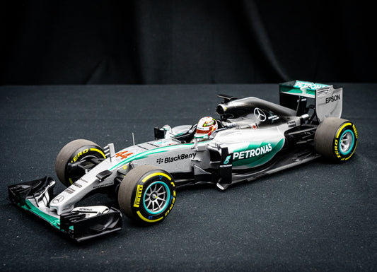 Lewis Hamilton #44 Mercedes W06 Hybrid - Weltmeister 2015 - Minichamps 1:18