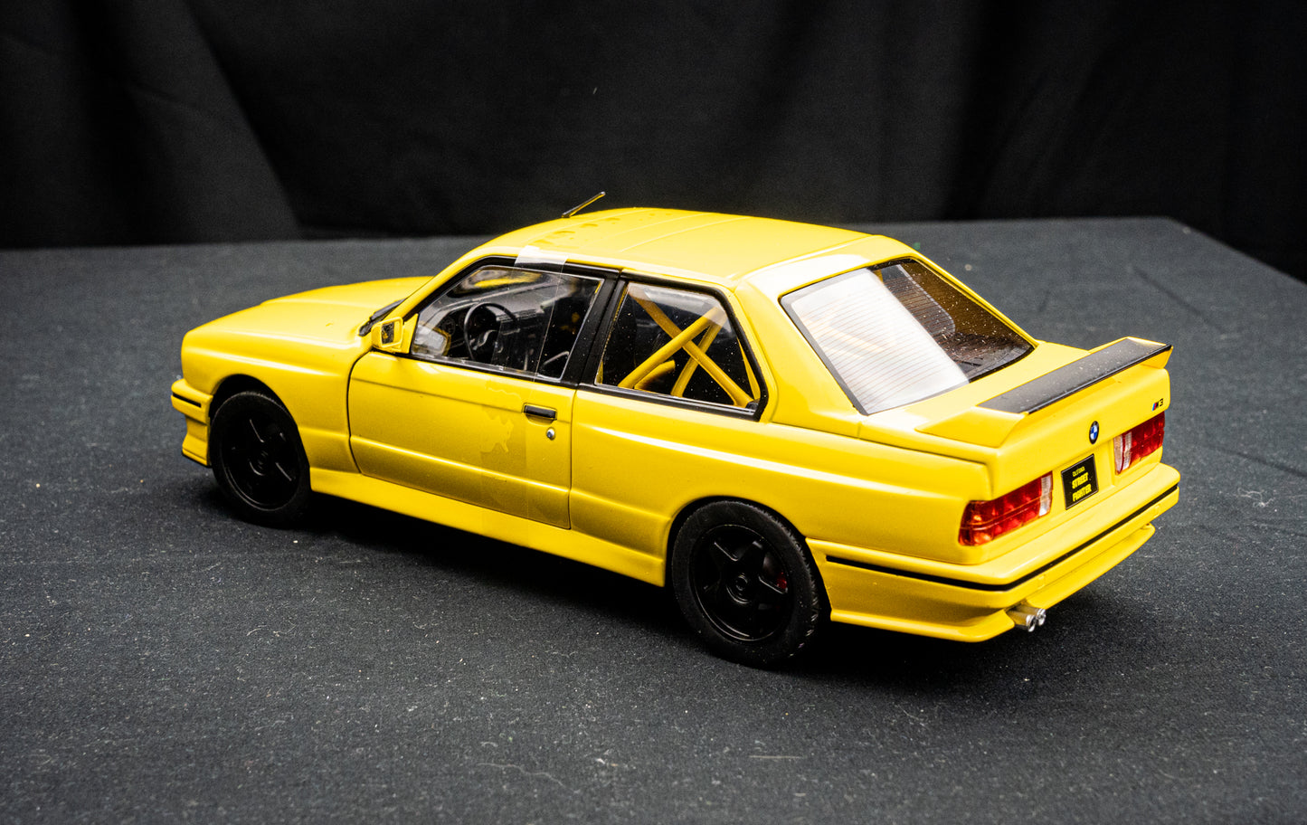 BMW M3 E30 "Streetfighter" gelb Baujahr 1990 - 1:18 Solido