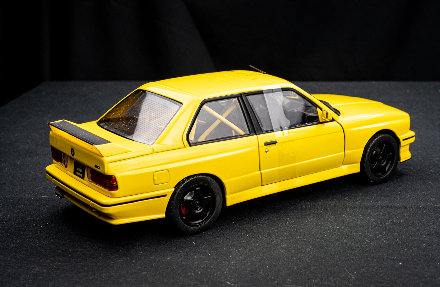 BMW M3 E30 "Streetfighter" gelb Baujahr 1990 - 1:18 Solido