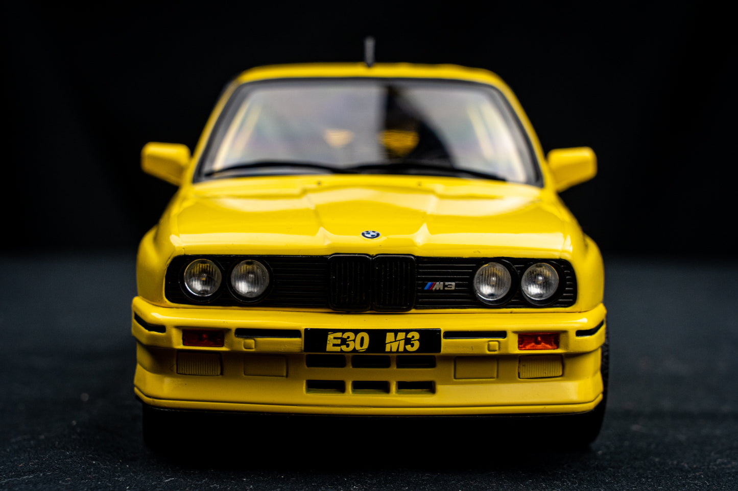 BMW M3 E30 "Streetfighter" gelb Baujahr 1990 - 1:18 Solido