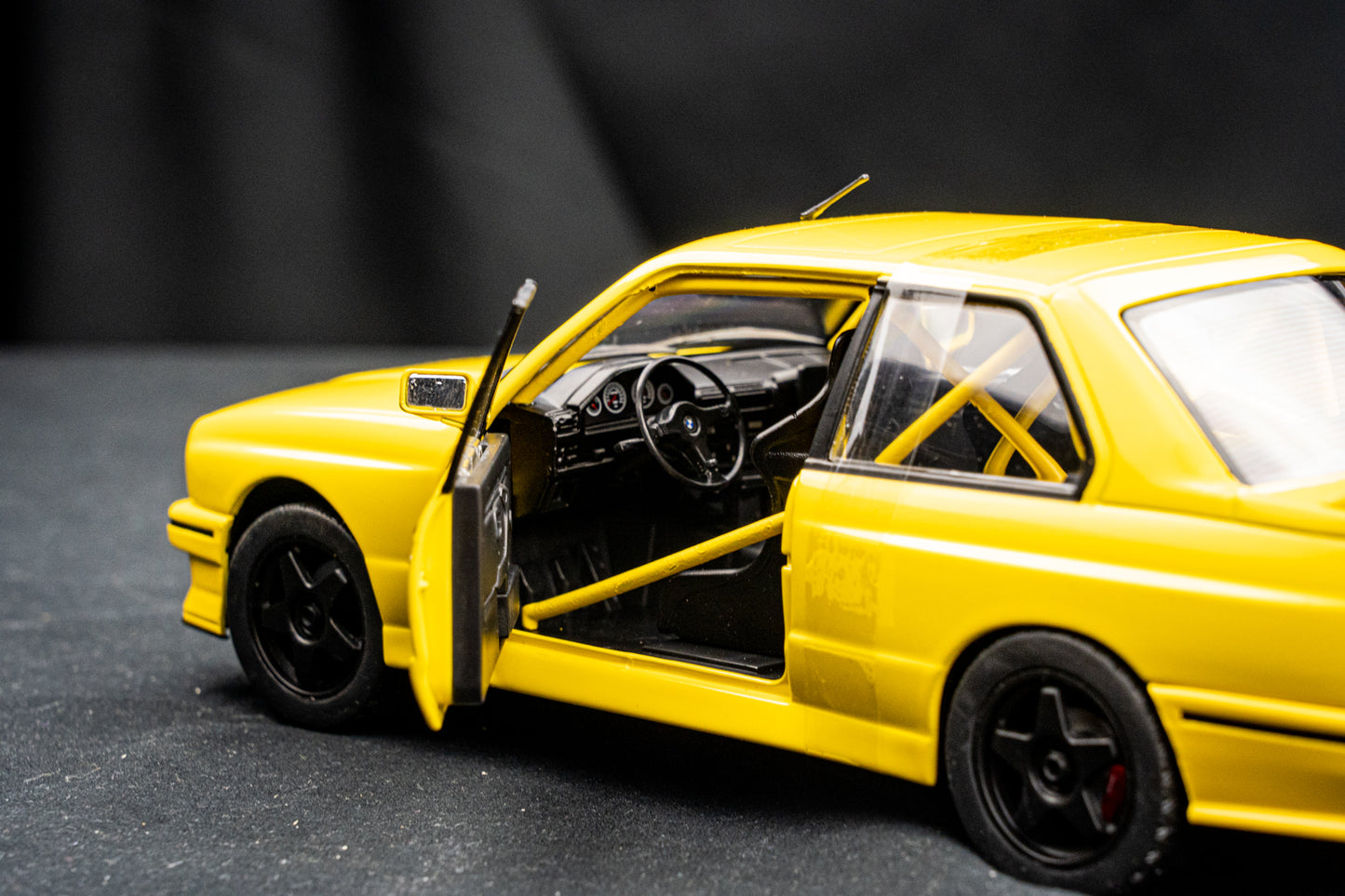 BMW M3 E30 "Streetfighter" gelb Baujahr 1990 - 1:18 Solido