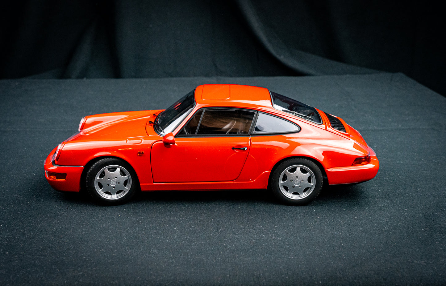 Porsche 911 964 Carrera 1990 rot - Norev 1:18