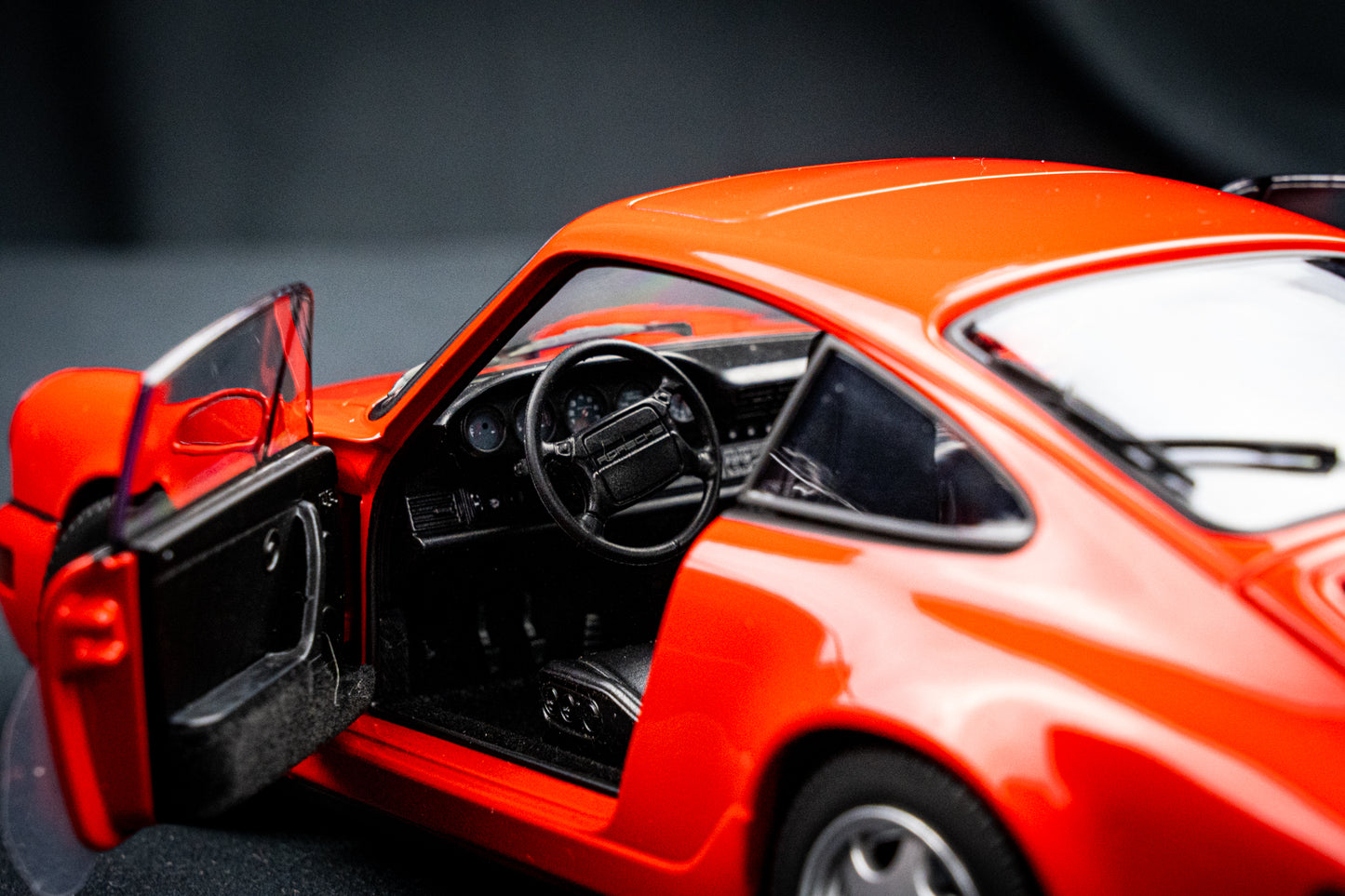 Porsche 911 964 Carrera 1990 rot - Norev 1:18