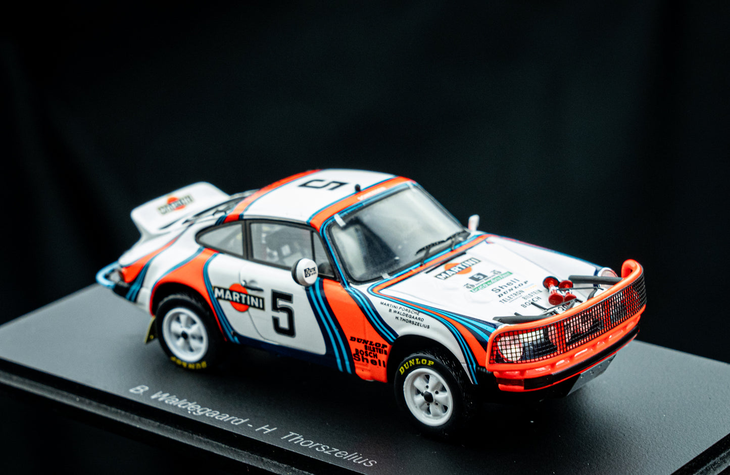 Porsche 911 SC 3.0 no.5 B. Waldegaard / H. Thorszelius - 4th Safari Rallye 1978 - Spark 1:43