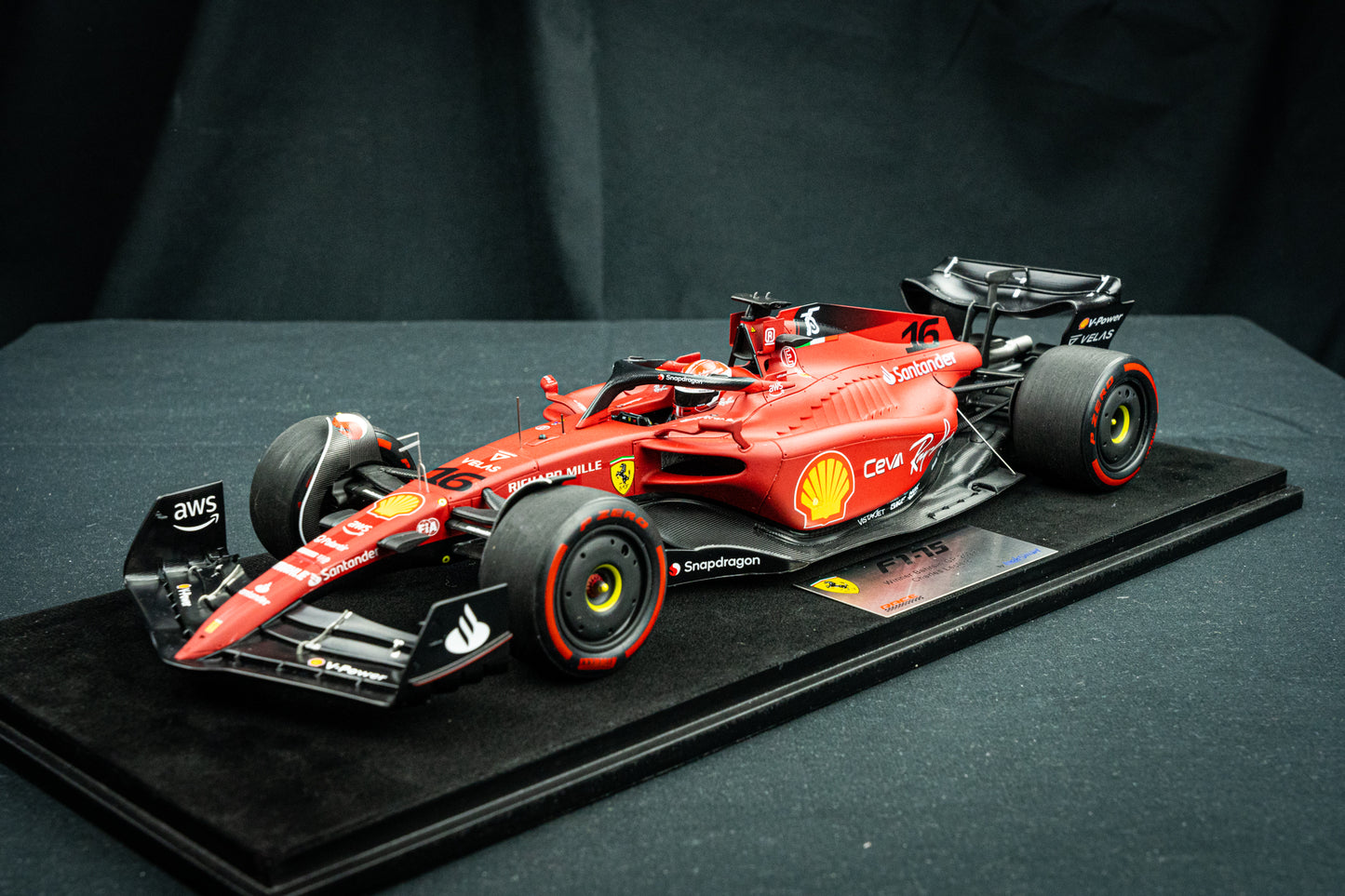 Charles Leclerc #16 Ferrari F1-75 / Winner Grand Prix von Bahrain 2022 - Looksmart 1:18