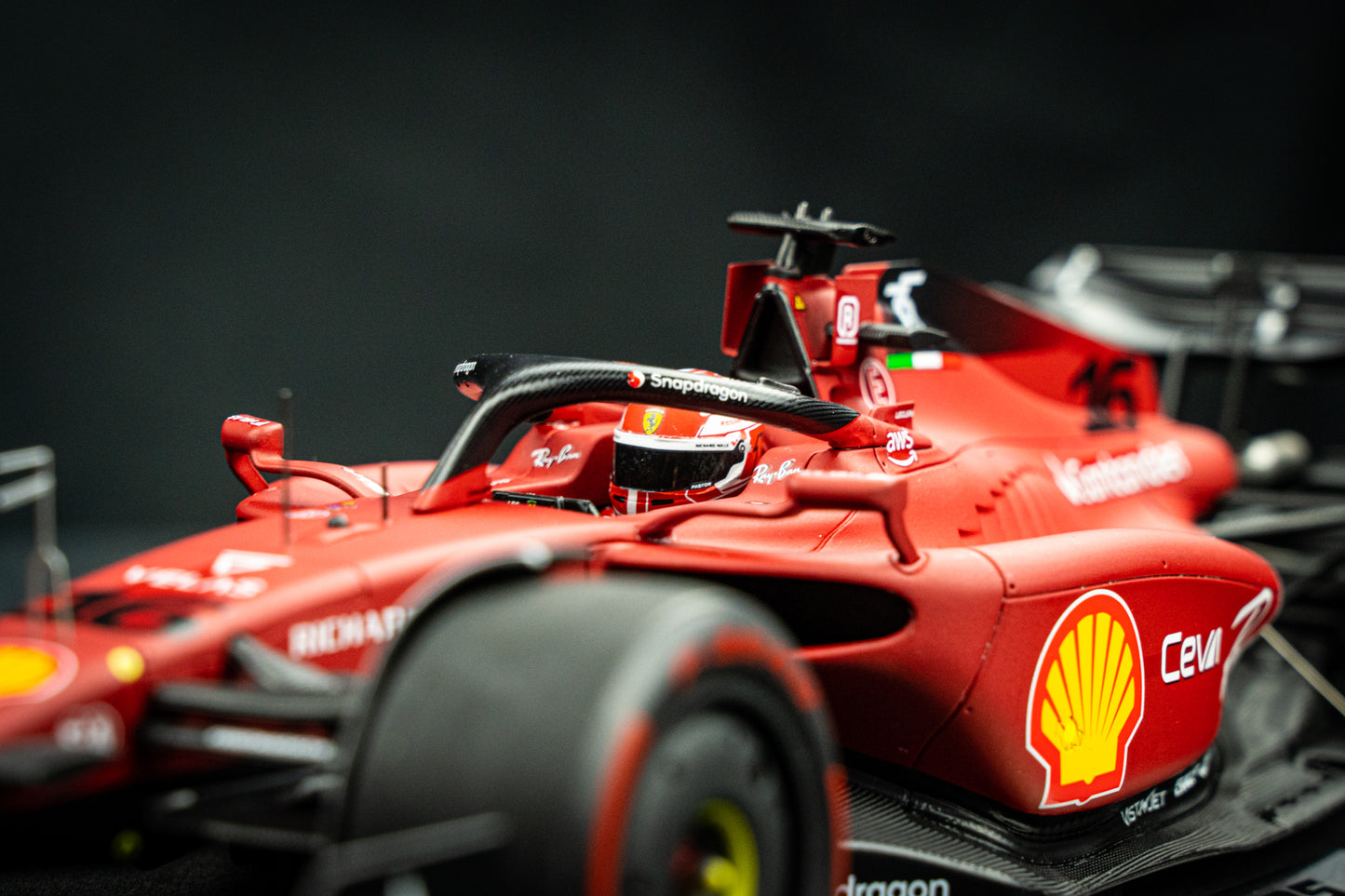 Charles Leclerc #16 Ferrari F1-75 / Winner Grand Prix von Bahrain 2022 - Looksmart 1:18