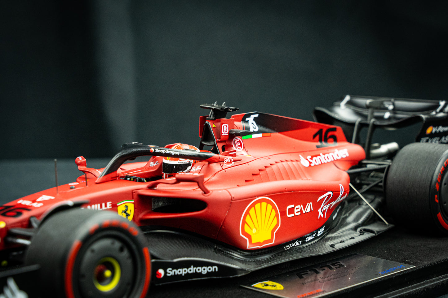 Charles Leclerc #16 Ferrari F1-75 / Winner Grand Prix von Bahrain 2022 - Looksmart 1:18