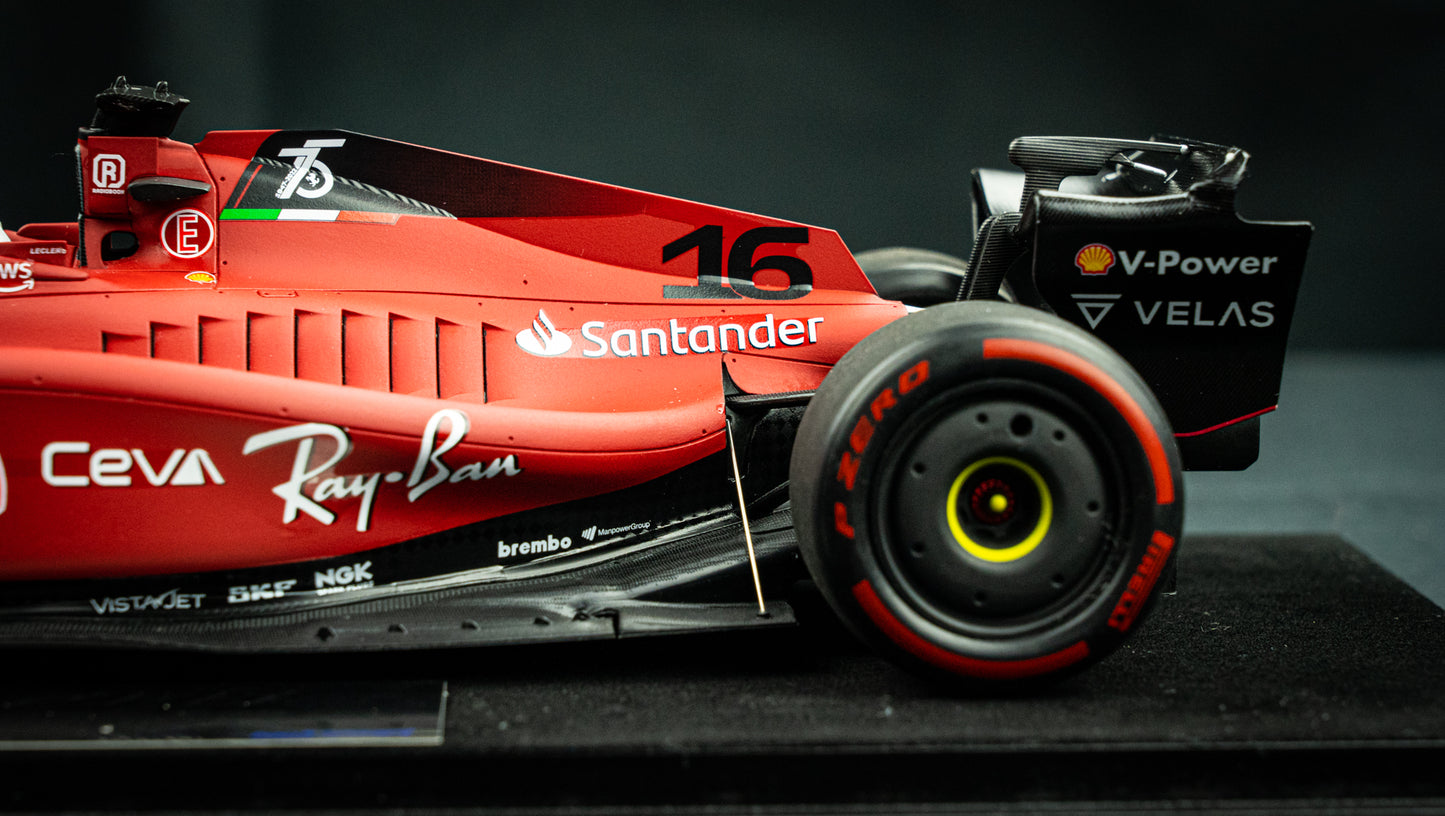 Charles Leclerc #16 Ferrari F1-75 / Winner Grand Prix von Bahrain 2022 - Looksmart 1:18