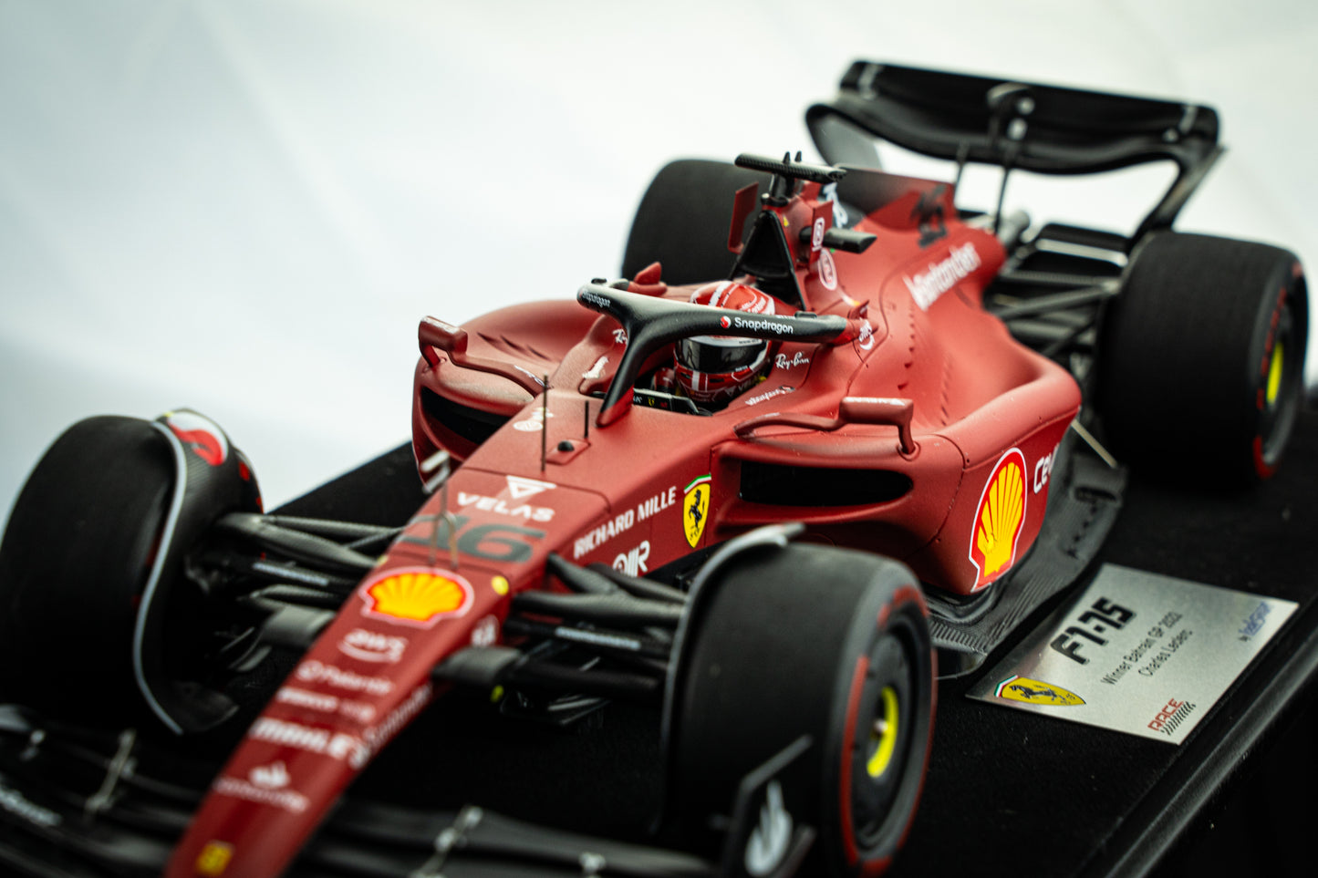 Charles Leclerc #16 Ferrari F1-75 / Winner Grand Prix von Bahrain 2022 - Looksmart 1:18