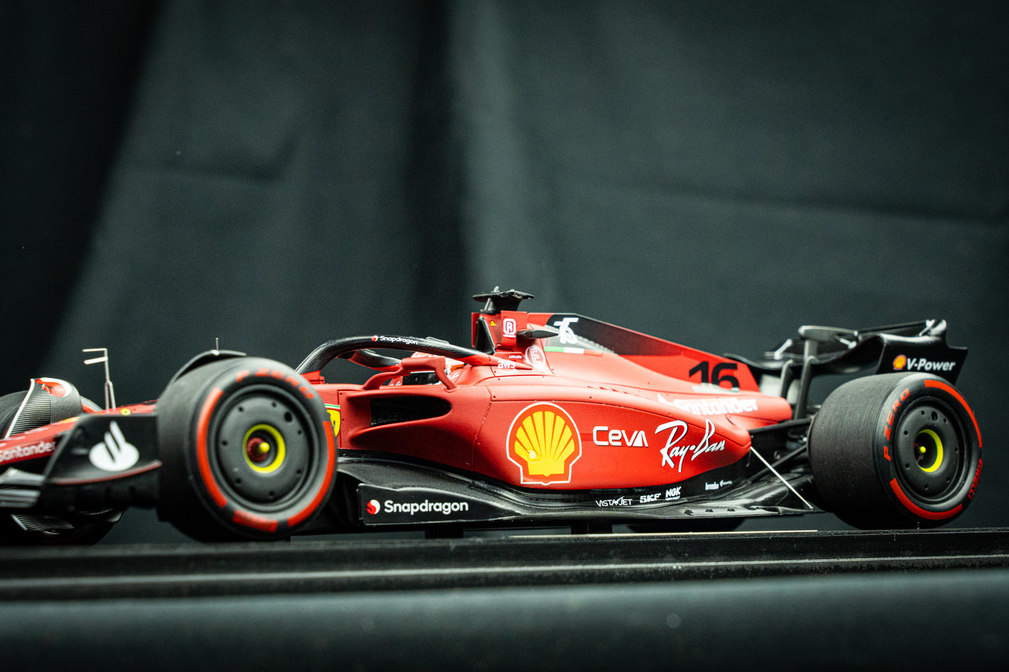 Charles Leclerc #16 Ferrari F1-75 / Winner Grand Prix von Bahrain 2022 - Looksmart 1:18