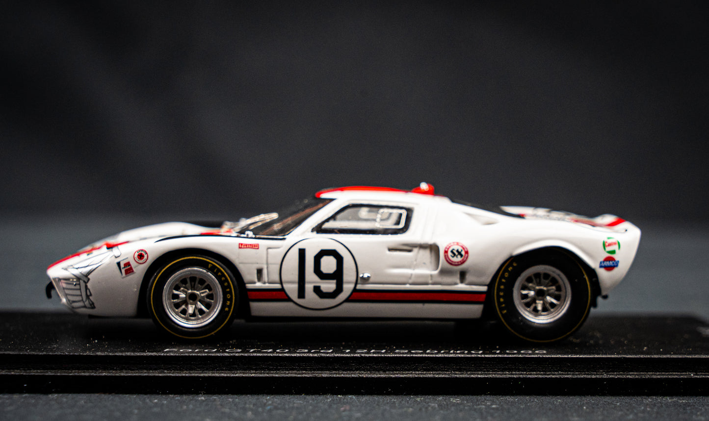 Ford GT40 lim. edition 500 Stk. #19 S.Scott / B.Revson - 3rd 12h Sebring 1966 1:43