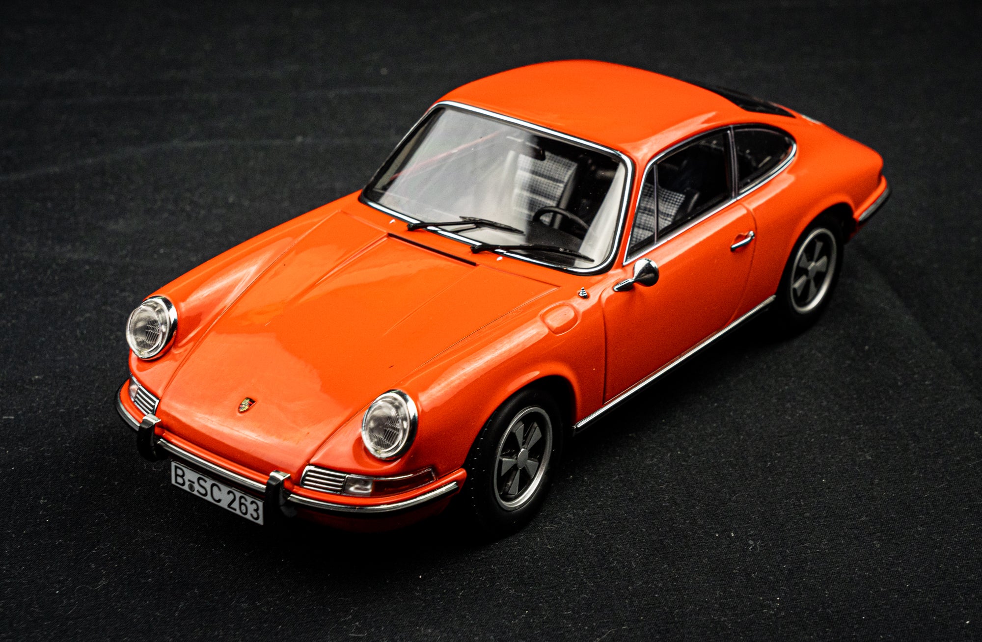 Porsche 911 E 1970 in orange - Norev 1:18 – Racecom Shop