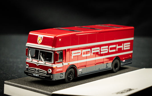 Mercedes-Benz O-319 Renntransporter Porsche Motorsport rot 1:87 Schuco