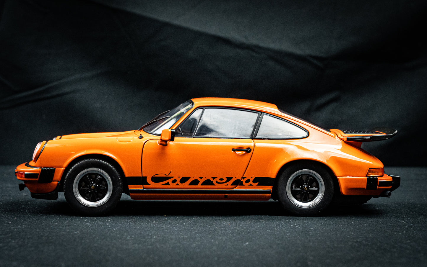 Porsche 911 Carrera 3.2 orange Baujahr 1984 - Solido 1:18