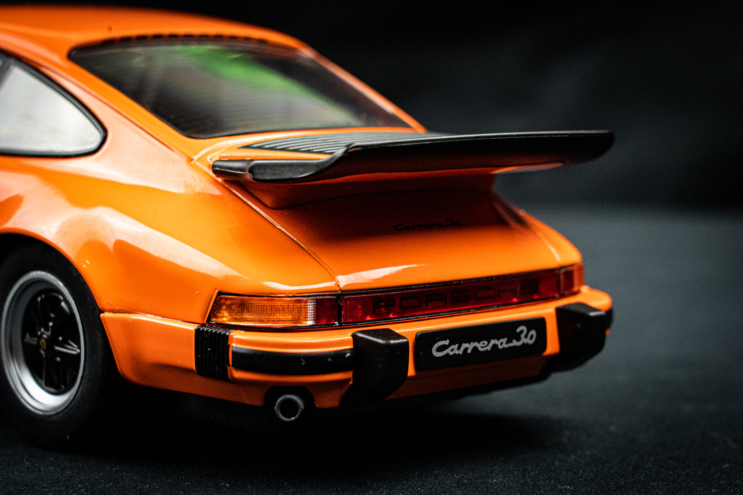 Porsche 911 Carrera 3.2 orange Baujahr 1984 - Solido 1:18