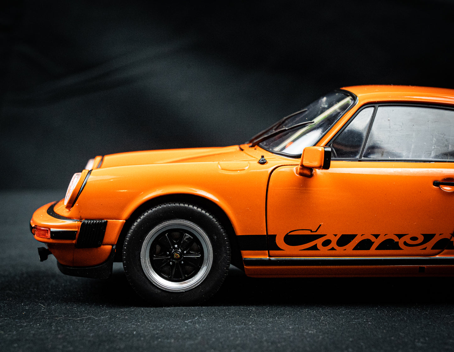 Porsche 911 Carrera 3.2 orange Baujahr 1984 - Solido 1:18