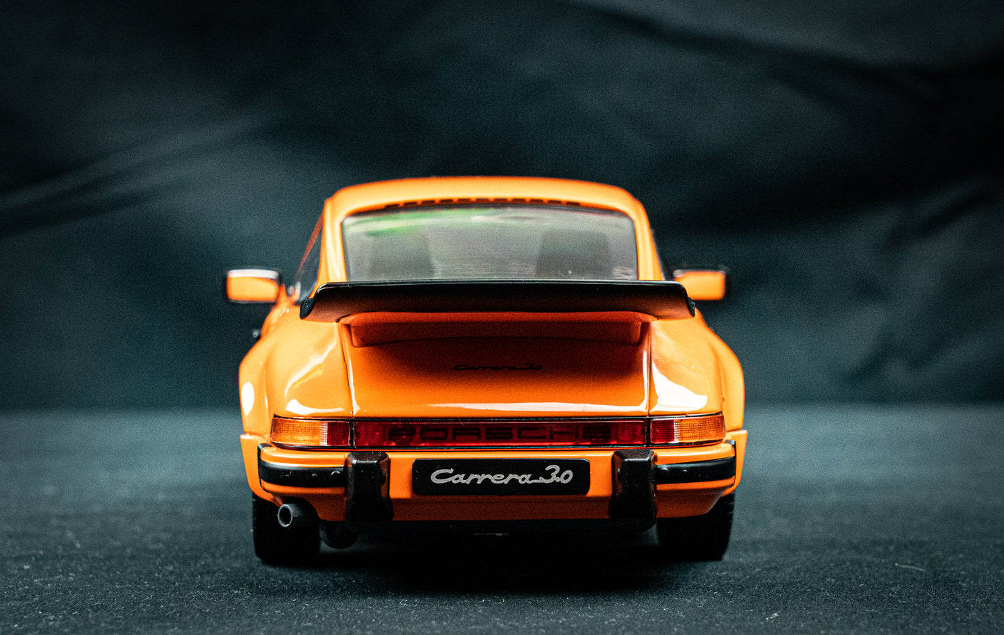 Porsche 911 Carrera 3.2 orange Baujahr 1984 - Solido 1:18