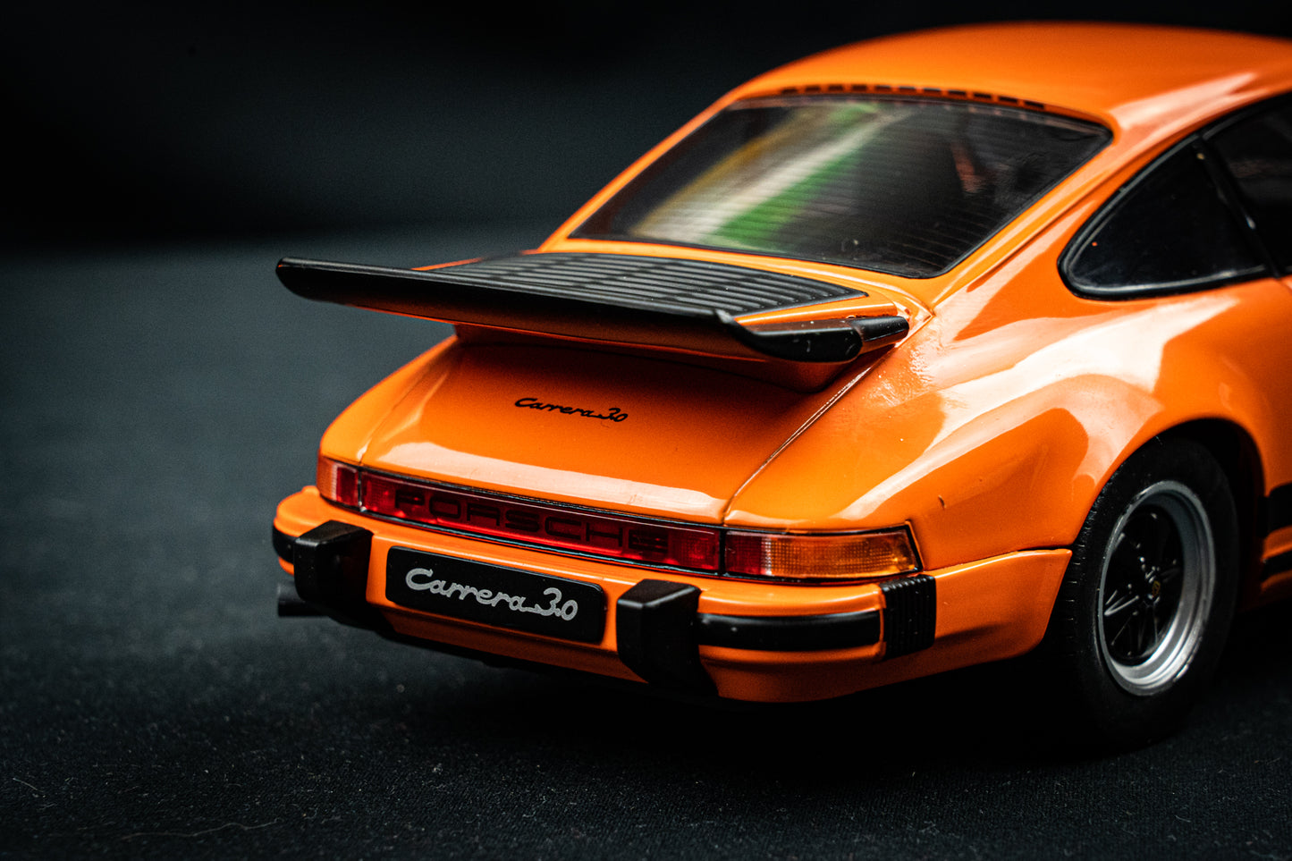 Porsche 911 Carrera 3.2 orange Baujahr 1984 - Solido 1:18