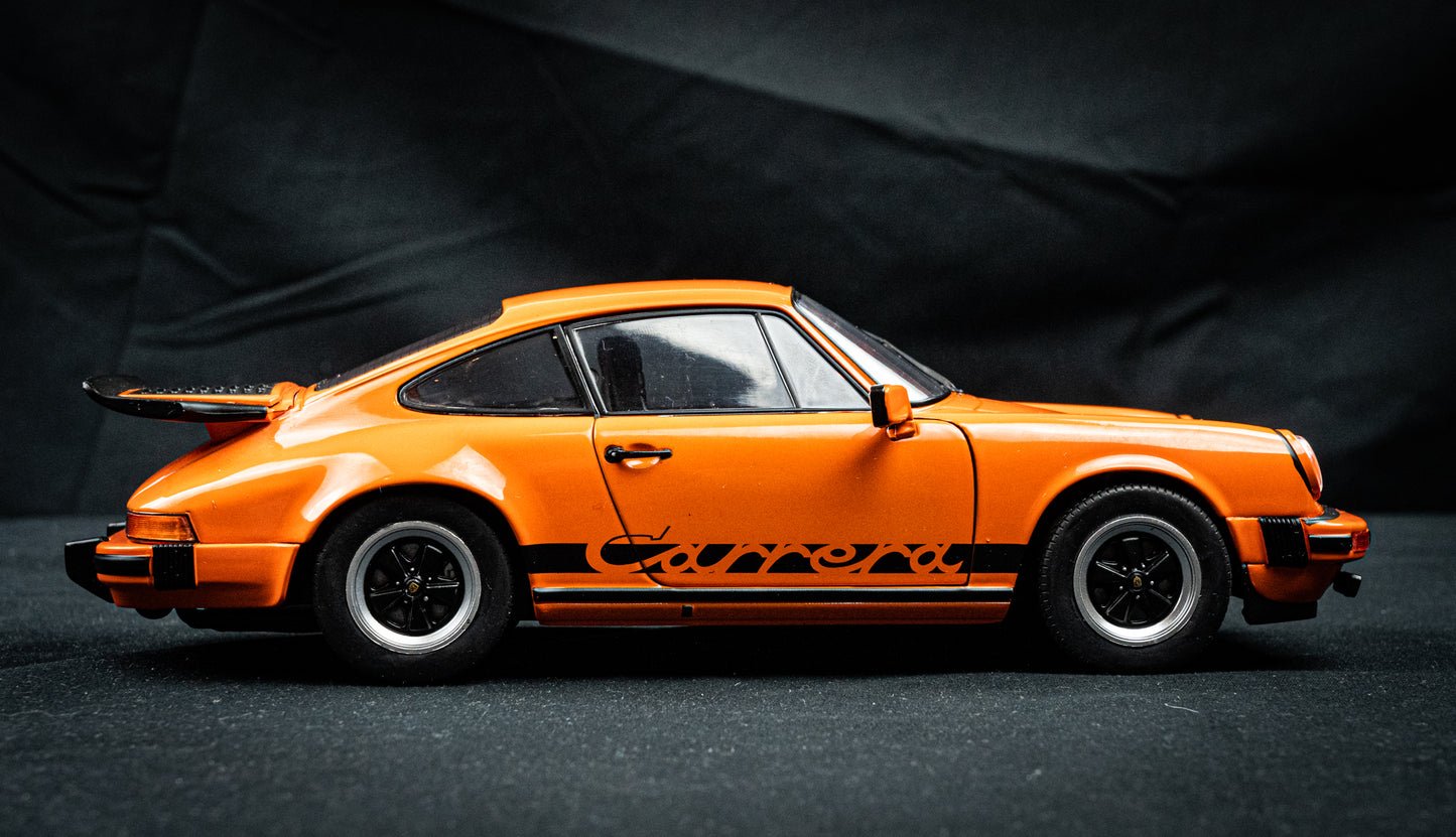 Porsche 911 Carrera 3.2 orange Baujahr 1984 - Solido 1:18