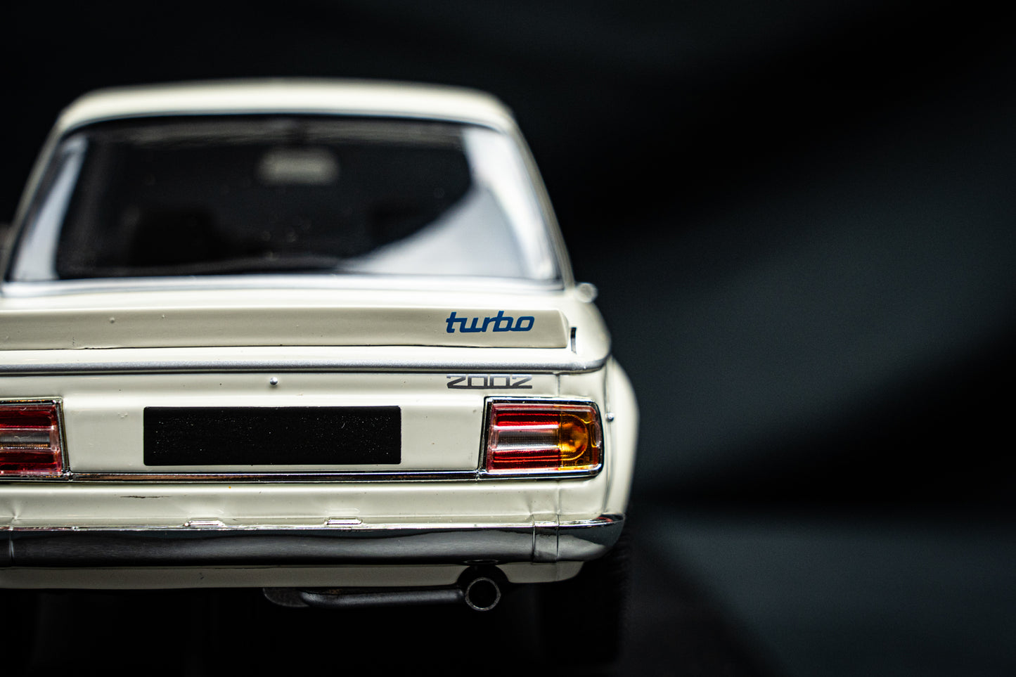 BMW 2002 Turbo (E20) weiß Baujahr 1972 - Minichamps 1:18