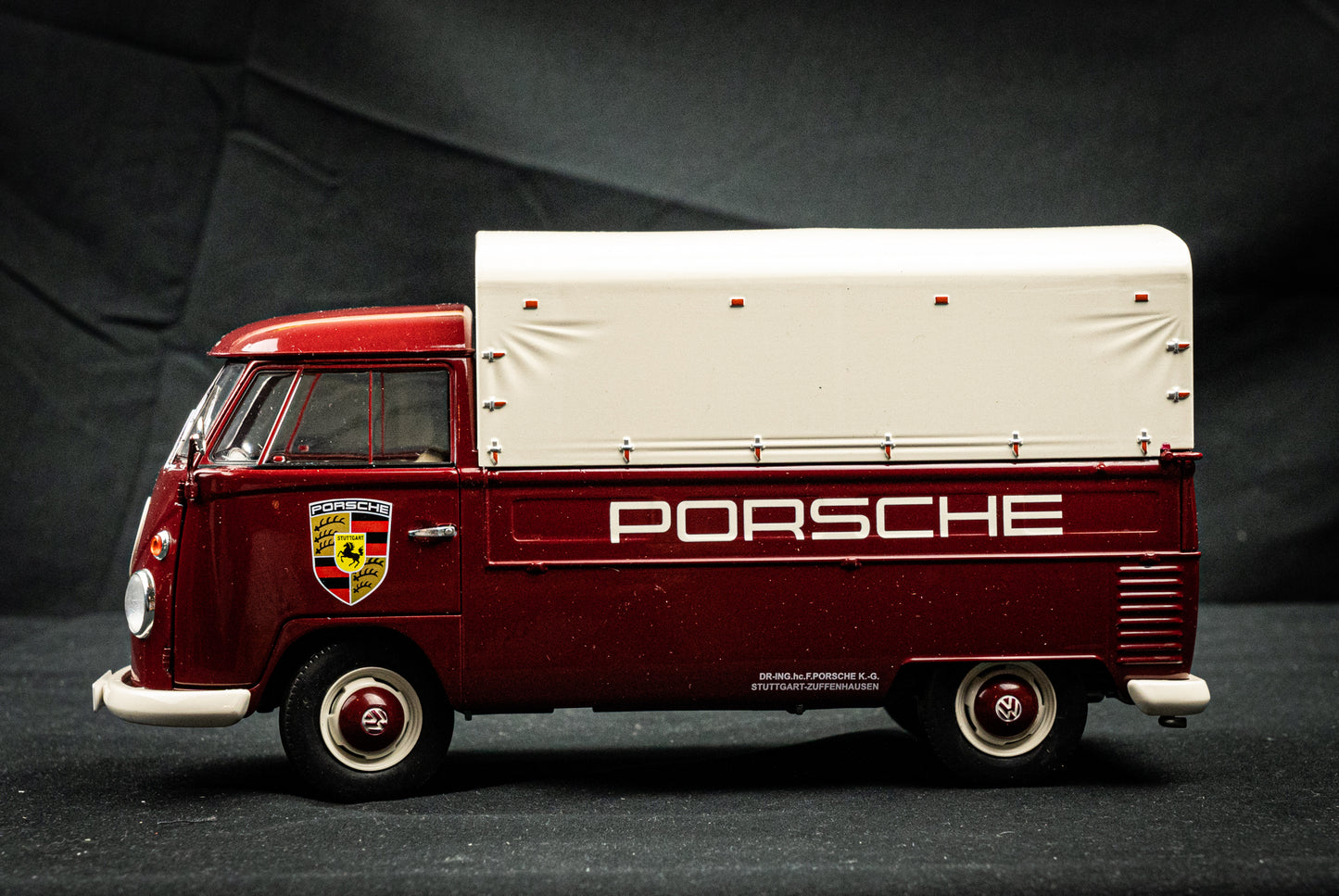 Volkswagen VW T1 Rennservice Porsche 1950 rot - Solido 1:18