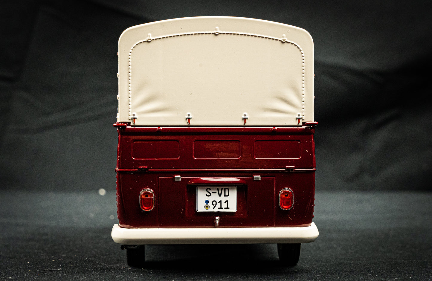 Volkswagen VW T1 Rennservice Porsche 1950 rot - Solido 1:18