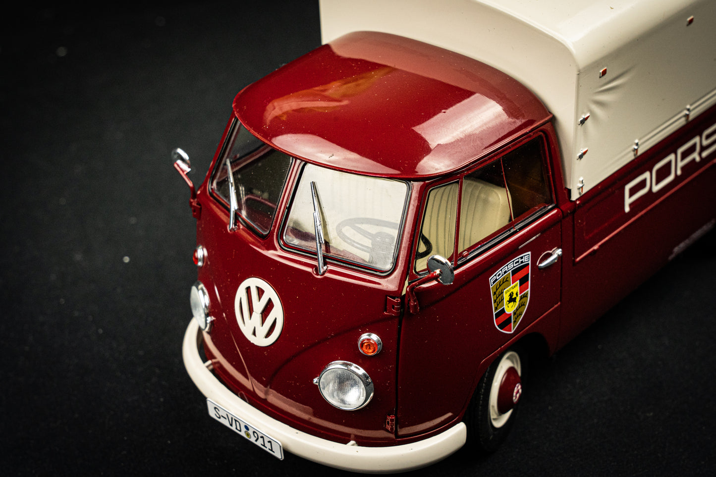 Volkswagen VW T1 Rennservice Porsche 1950 rot - Solido 1:18