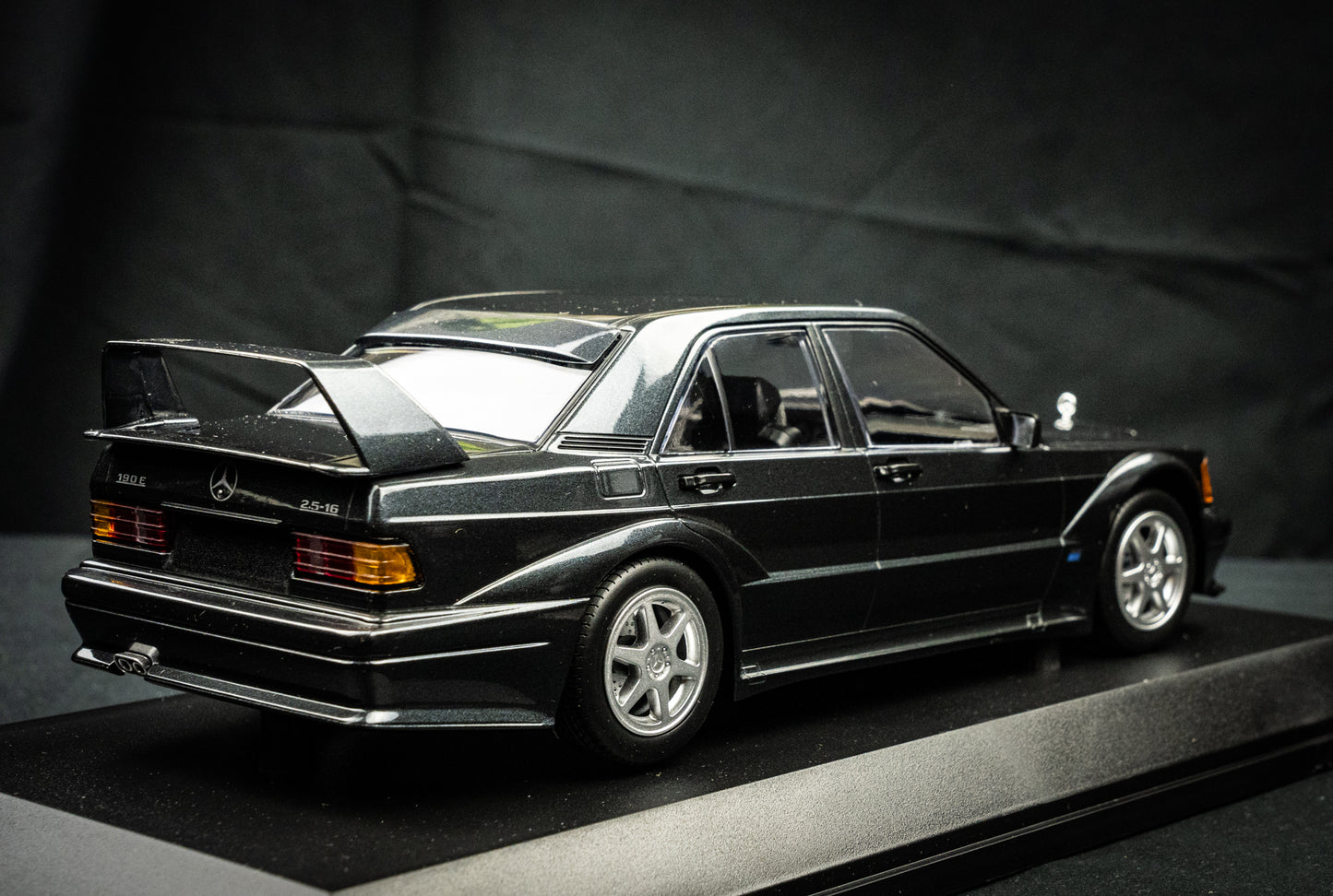 Mercedes Benz 190E 2.5 16V Evo2 lim. edition 1/1004 Stk. schwarz - Minichamps 1:18