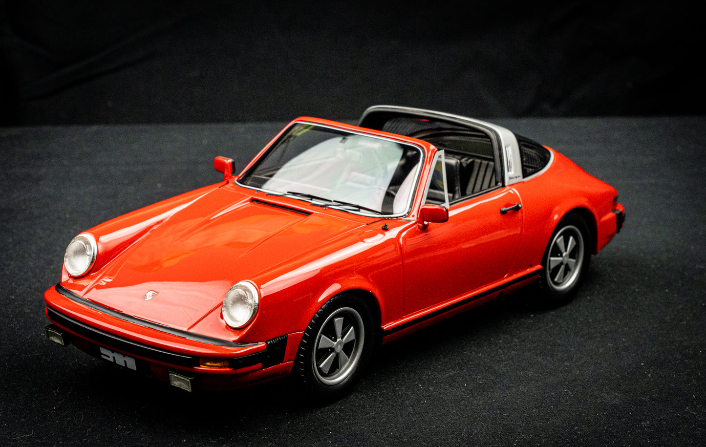 Porsche 911 Targa rot - Schuco ProR Serie 1:18 Resine