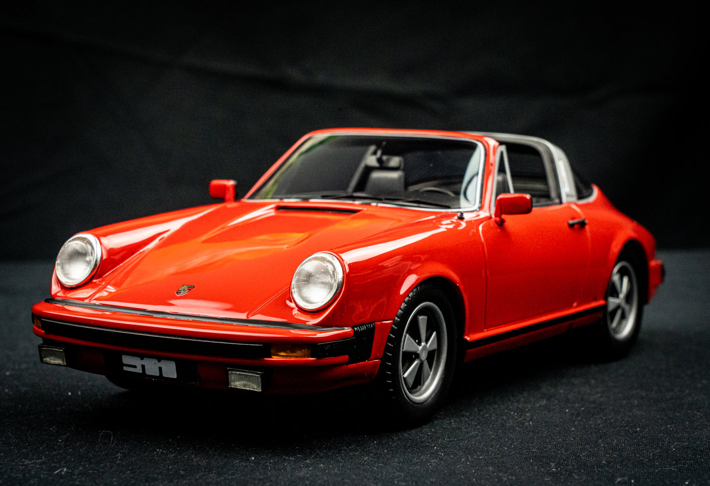 Porsche 911 Targa rot - Schuco ProR Serie 1:18 Resine