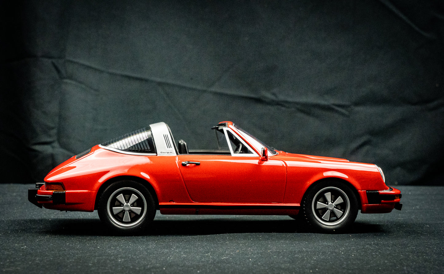 Porsche 911 Targa rot - Schuco ProR Serie 1:18 Resine